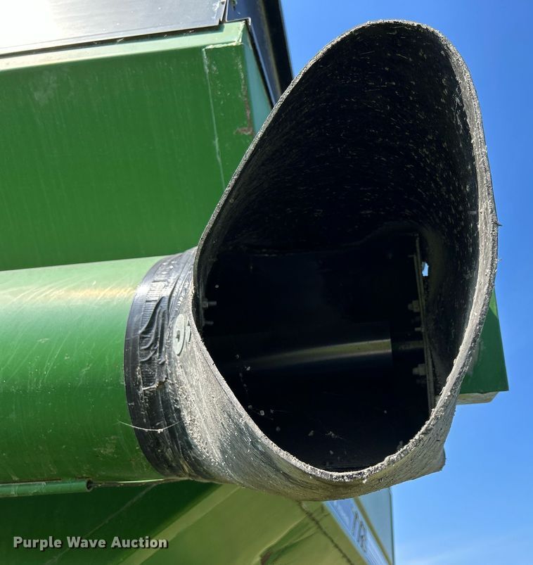 image for item DQ0945 Brent GC772  grain cart