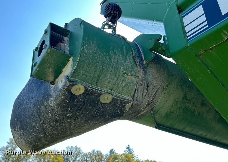 image for item DQ0945 Brent GC772  grain cart