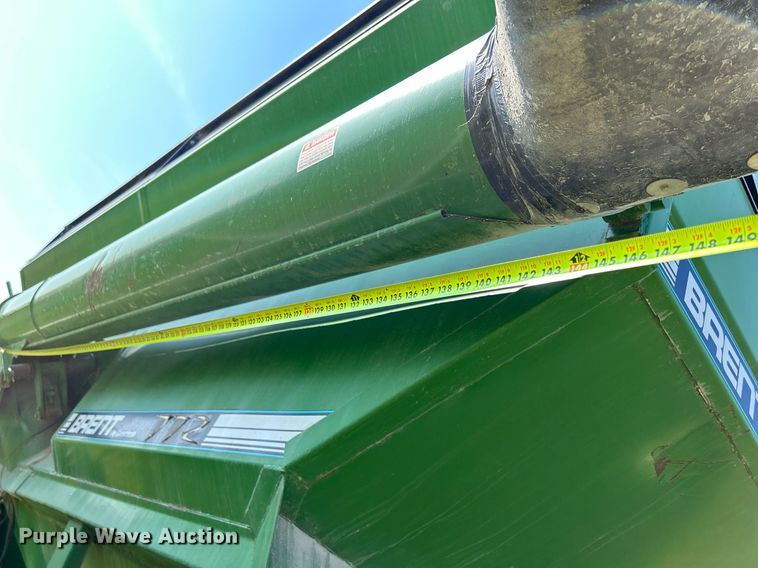 image for item DQ0945 Brent GC772  grain cart