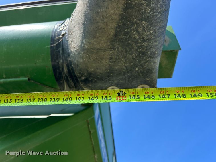 image for item DQ0945 Brent GC772  grain cart