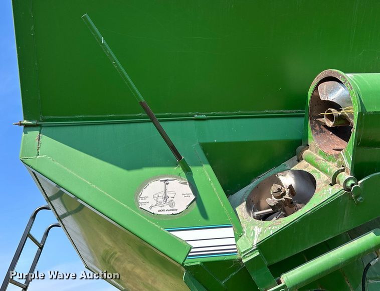 image for item DQ0945 Brent GC772  grain cart