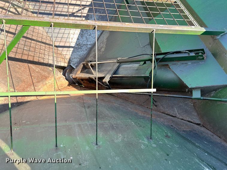 image for item DQ0945 Brent GC772  grain cart