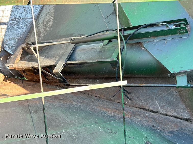 image for item DQ0945 Brent GC772  grain cart