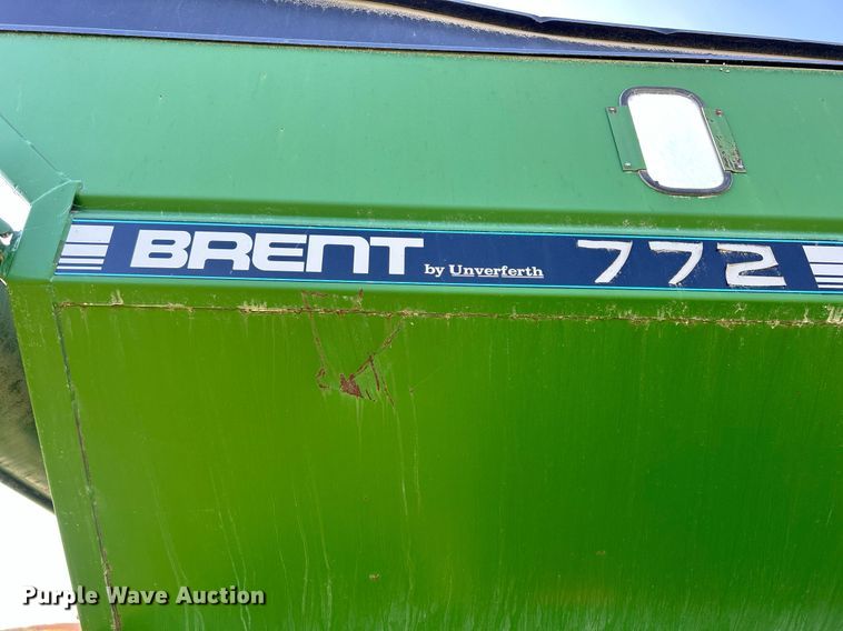 image for item DQ0945 Brent GC772  grain cart