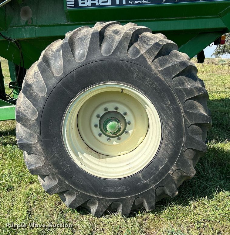 image for item DQ0945 Brent GC772  grain cart