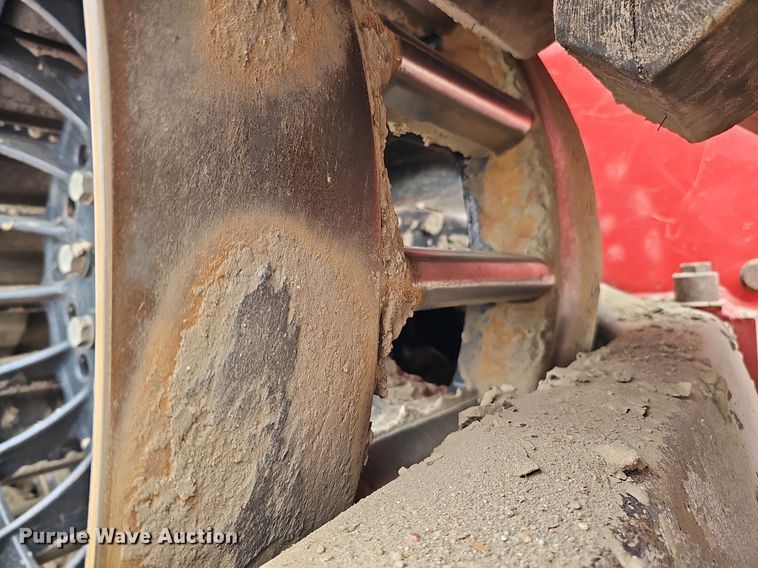 image for item DQ1148 2013 Case IH 550 Quadtrac  4WD tractor