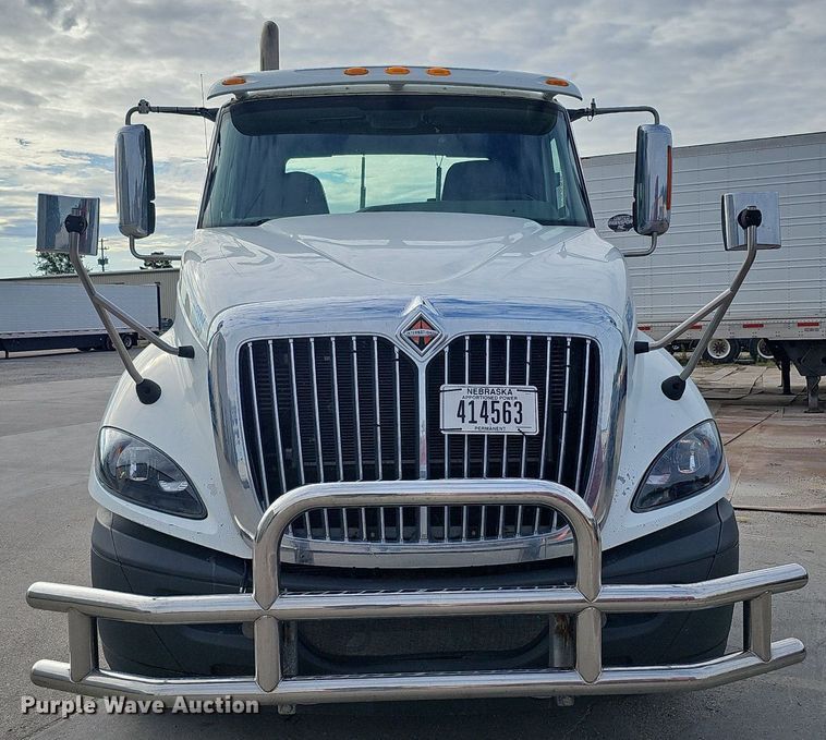 image for item DQ1198 2014 International  ProStar+ semi truck