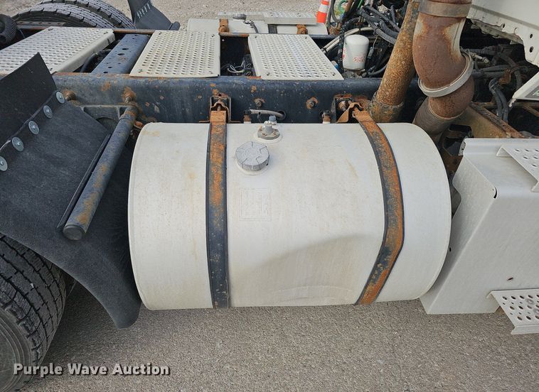 image for item DQ1198 2014 International  ProStar+ semi truck