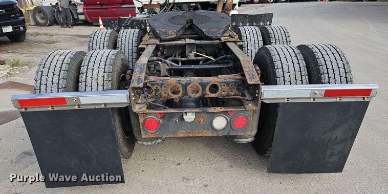 image for item DQ1198 2014 International  ProStar+ semi truck