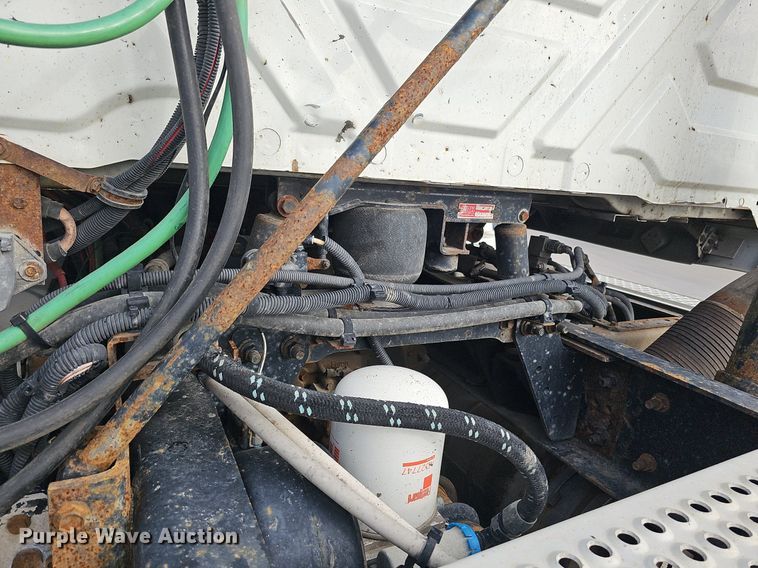 image for item DQ1198 2014 International  ProStar+ semi truck