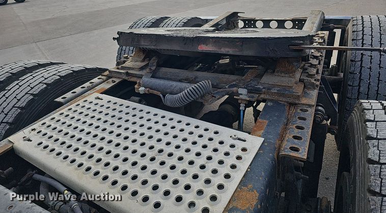 image for item DQ1198 2014 International  ProStar+ semi truck