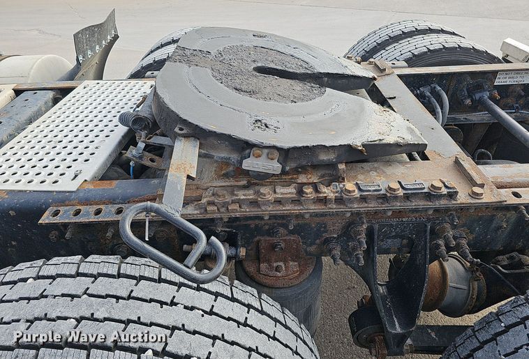 image for item DQ1198 2014 International  ProStar+ semi truck