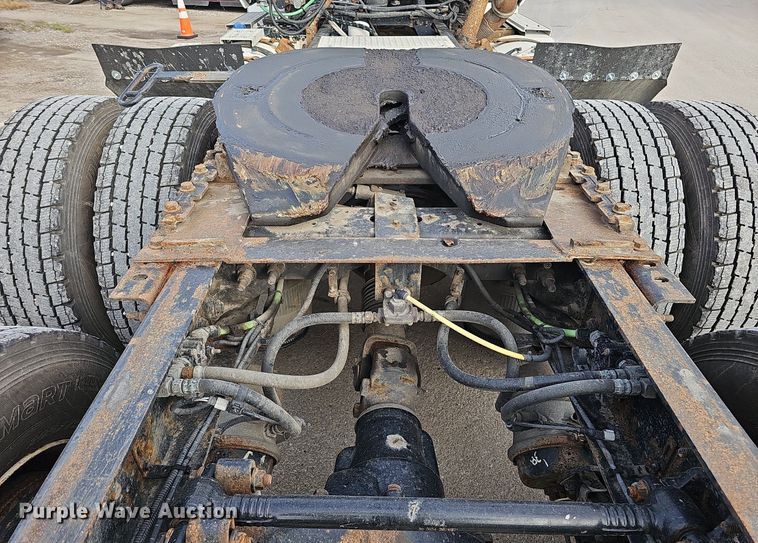 image for item DQ1198 2014 International  ProStar+ semi truck