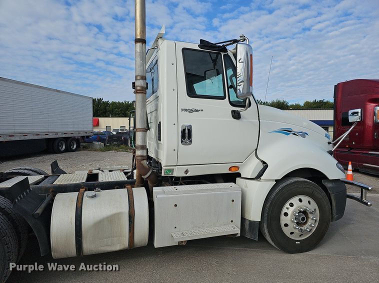 image for item DQ1198 2014 International  ProStar+ semi truck