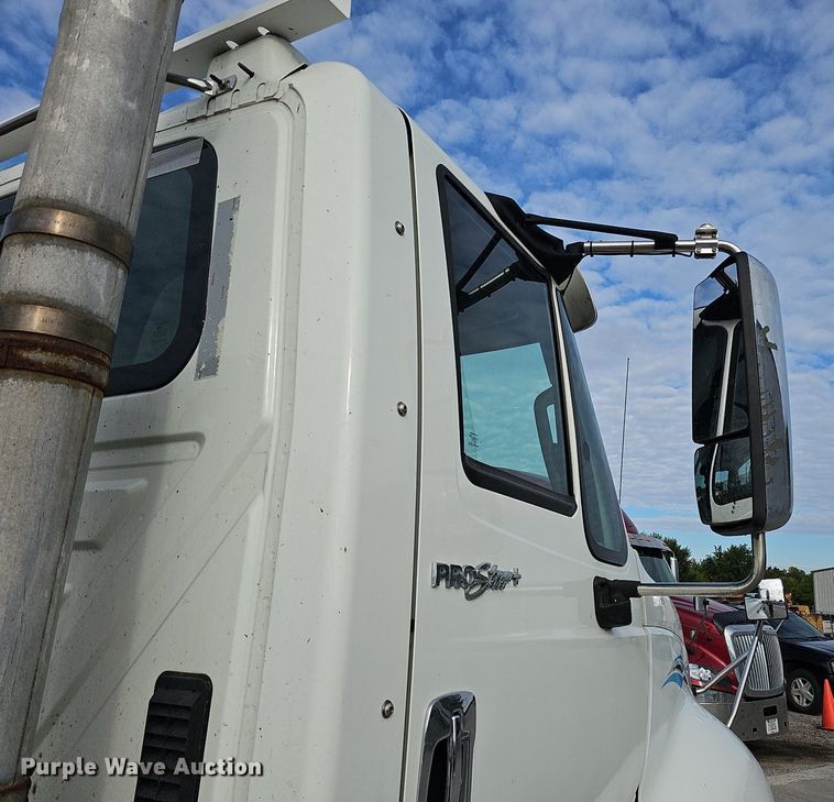 image for item DQ1198 2014 International  ProStar+ semi truck