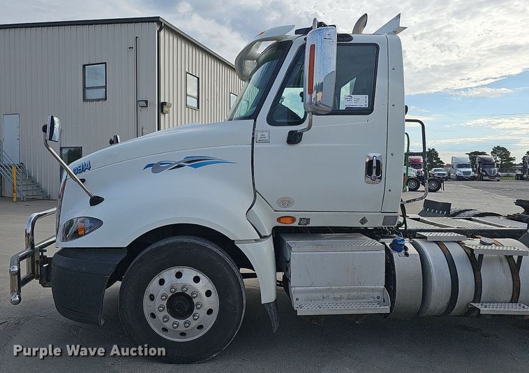image for item DQ1198 2014 International  ProStar+ semi truck