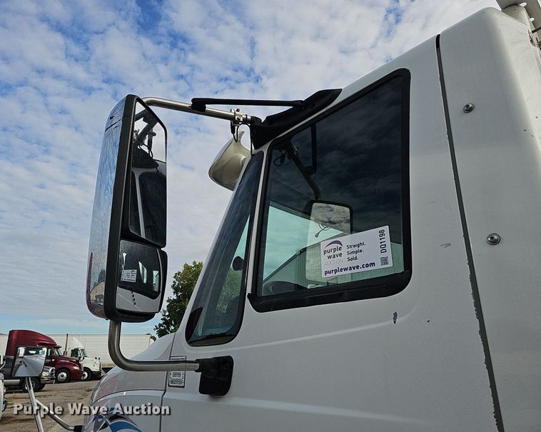 image for item DQ1198 2014 International  ProStar+ semi truck