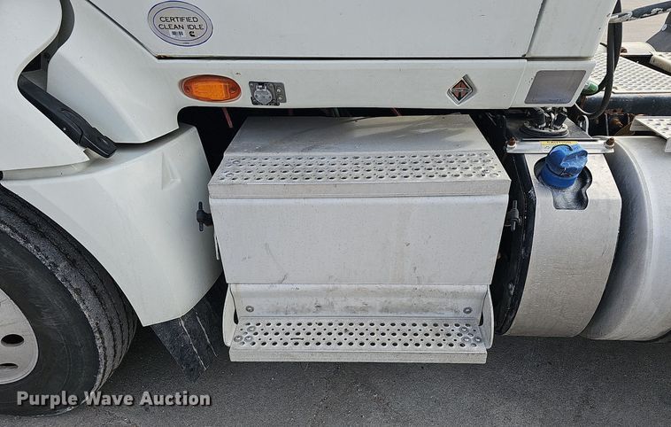 image for item DQ1198 2014 International  ProStar+ semi truck