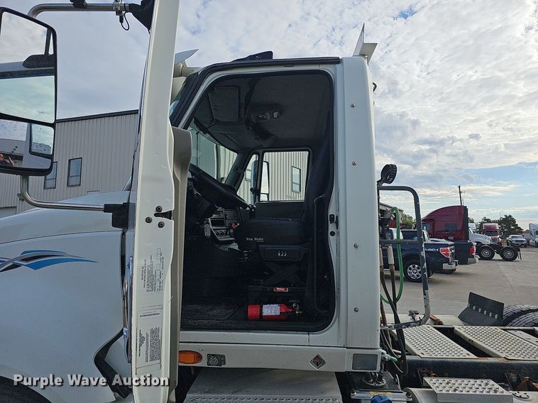 image for item DQ1198 2014 International  ProStar+ semi truck