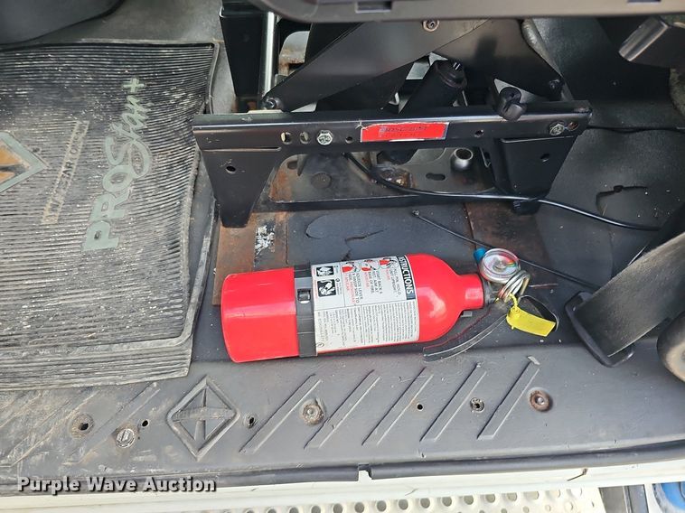 image for item DQ1198 2014 International  ProStar+ semi truck