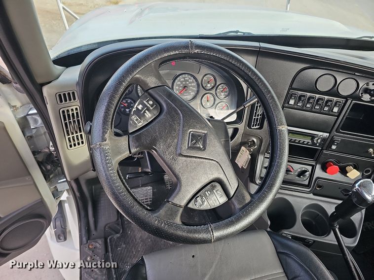 image for item DQ1198 2014 International  ProStar+ semi truck