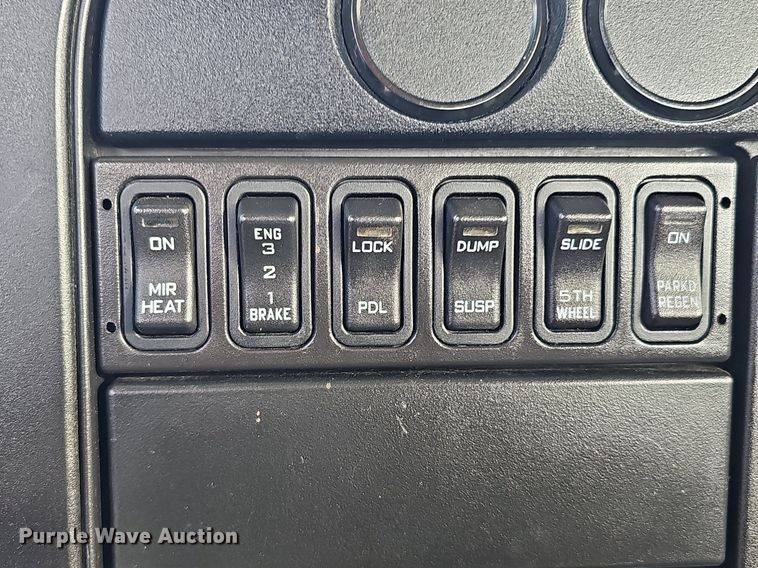 image for item DQ1198 2014 International  ProStar+ semi truck