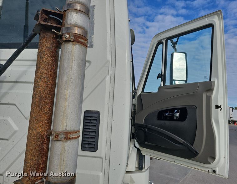 image for item DQ1198 2014 International  ProStar+ semi truck