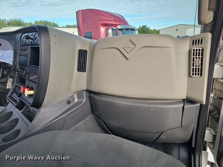 image for item DQ1198 2014 International  ProStar+ semi truck