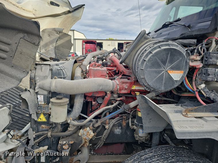 image for item DQ1198 2014 International  ProStar+ semi truck