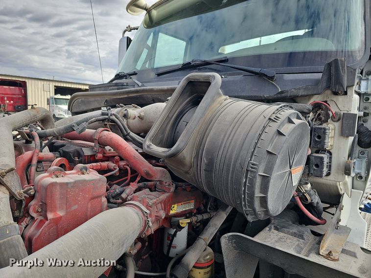 image for item DQ1198 2014 International  ProStar+ semi truck