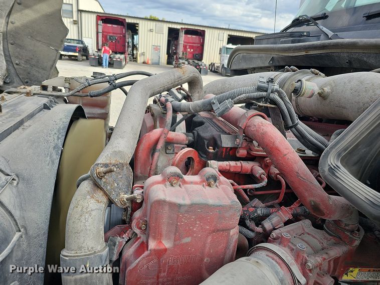 image for item DQ1198 2014 International  ProStar+ semi truck