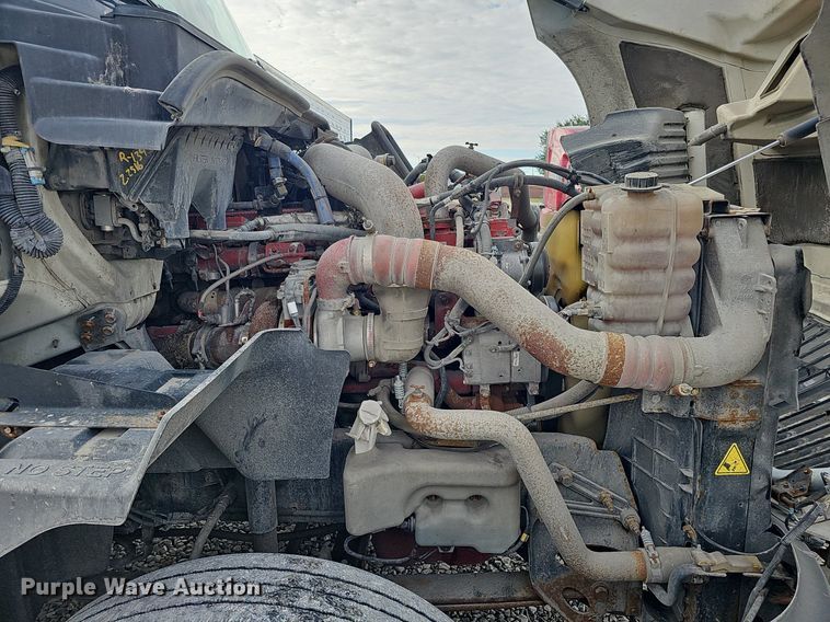 image for item DQ1198 2014 International  ProStar+ semi truck