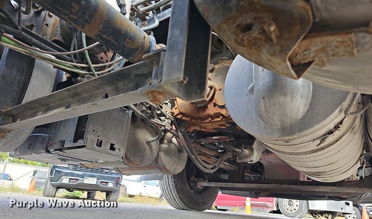 image for item DQ1198 2014 International  ProStar+ semi truck