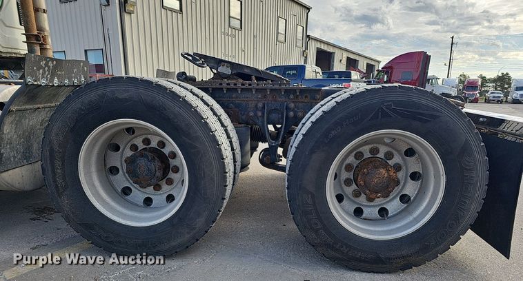 image for item DQ1198 2014 International  ProStar+ semi truck