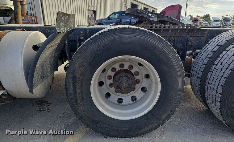 image for item DQ1198 2014 International  ProStar+ semi truck