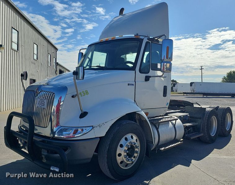 image for item DQ1199 2013 International 8600 semi truck