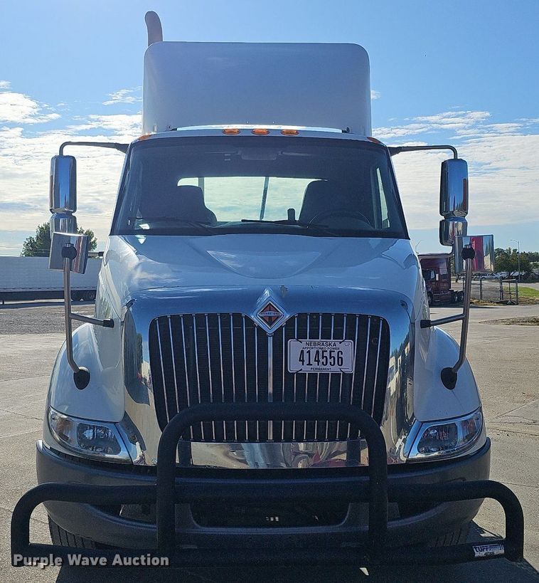 image for item DQ1199 2013 International 8600 semi truck