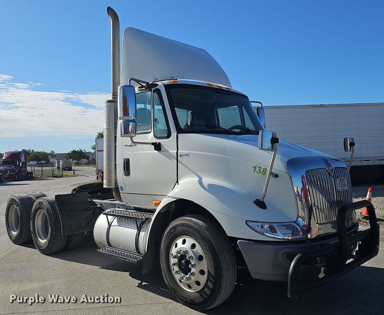 image for item DQ1199 2013 International 8600 semi truck