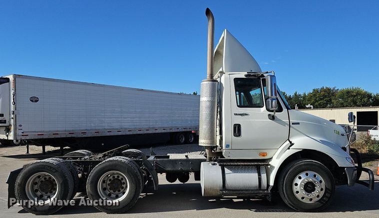image for item DQ1199 2013 International 8600 semi truck