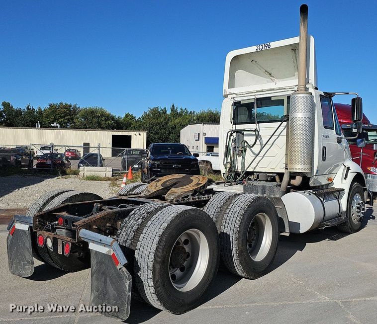 image for item DQ1199 2013 International 8600 semi truck