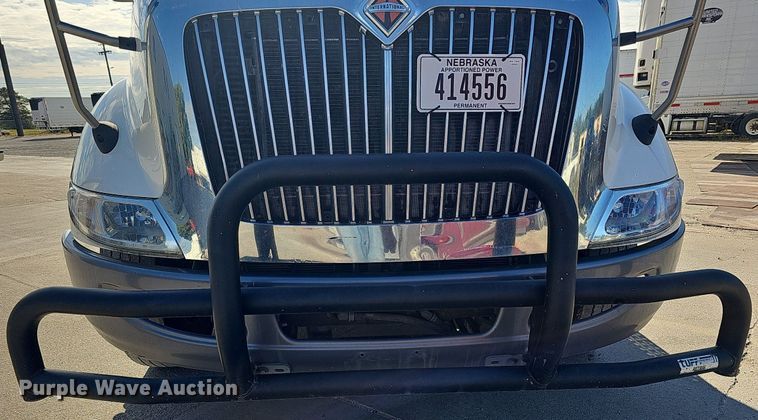 image for item DQ1199 2013 International 8600 semi truck