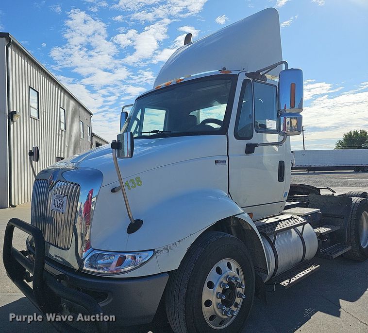 image for item DQ1199 2013 International 8600 semi truck