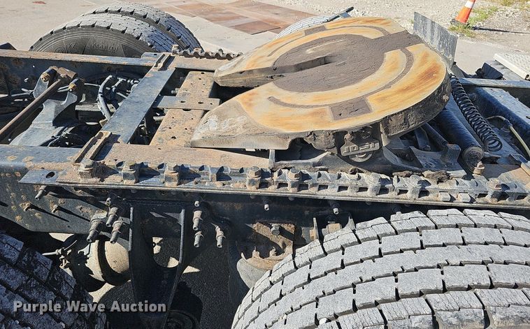 image for item DQ1199 2013 International 8600 semi truck