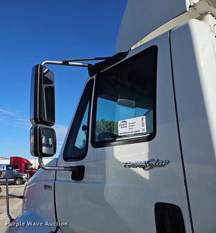 image for item DQ1199 2013 International 8600 semi truck