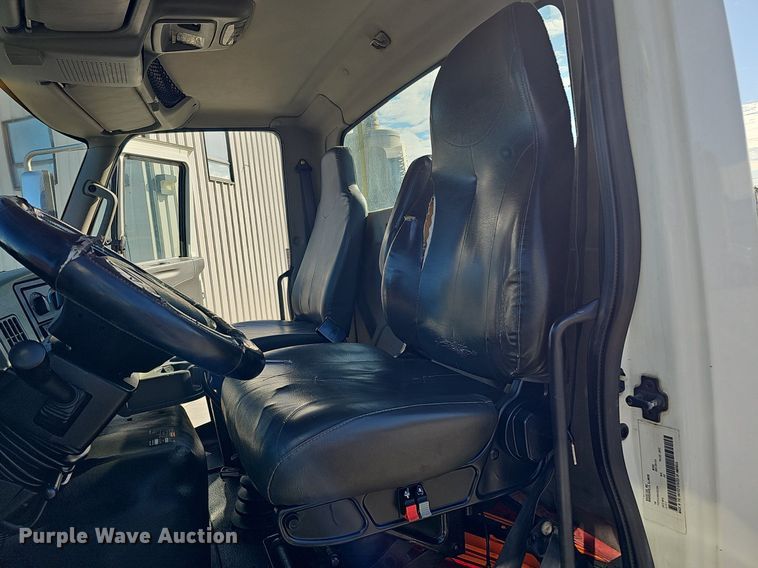 image for item DQ1199 2013 International 8600 semi truck