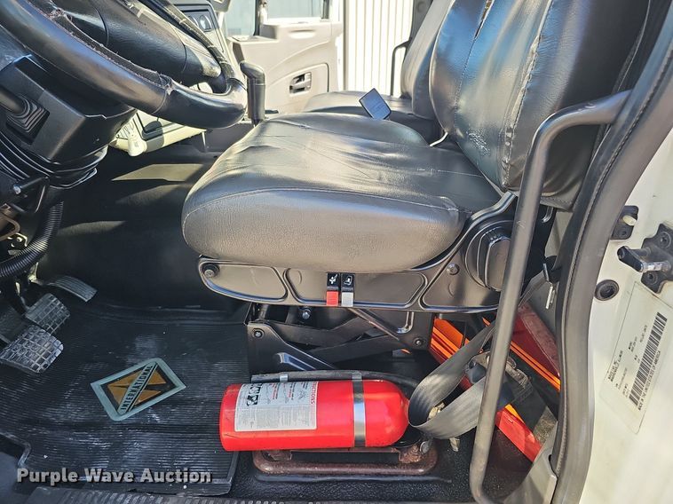 image for item DQ1199 2013 International 8600 semi truck