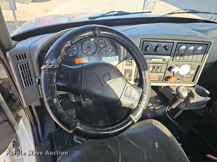 image for item DQ1199 2013 International 8600 semi truck