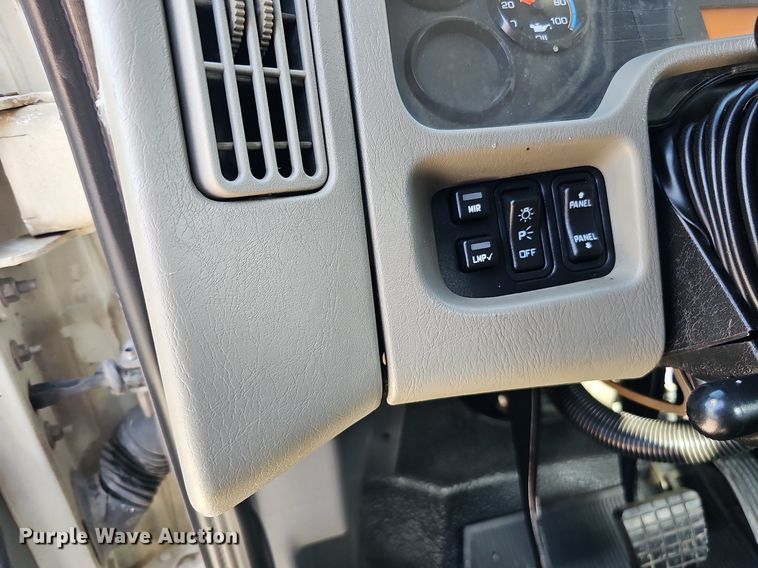 image for item DQ1199 2013 International 8600 semi truck