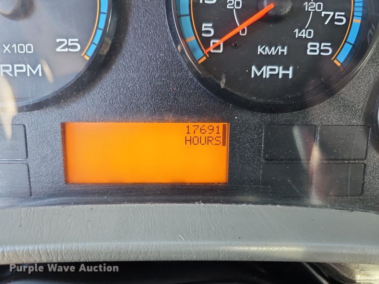 image for item DQ1199 2013 International 8600 semi truck