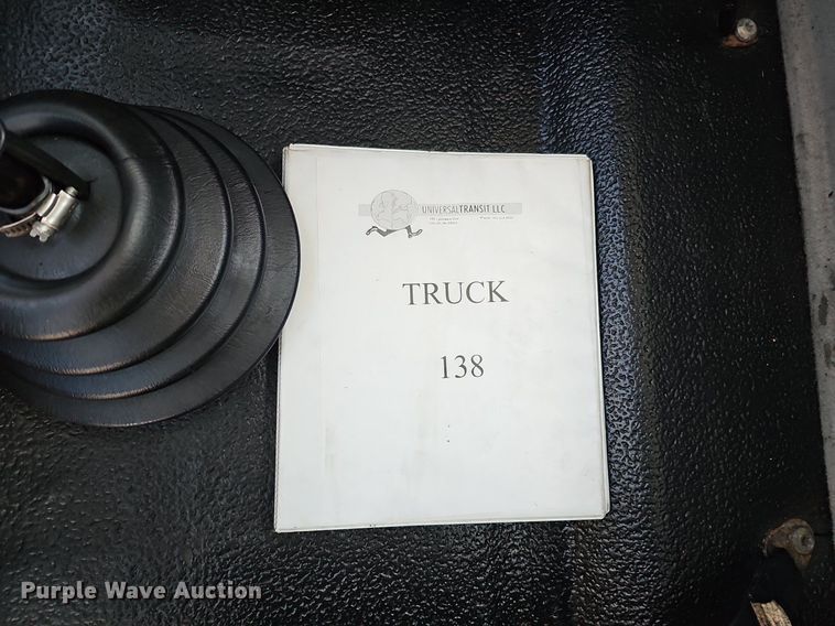 image for item DQ1199 2013 International 8600 semi truck